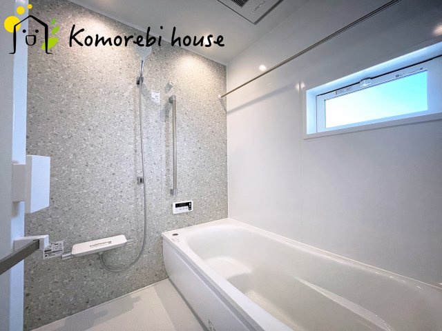 桶川市上日出谷南　2期　ピュアガーデン　新築一戸建て　01の浴室|落ち着いた空間のお風呂です