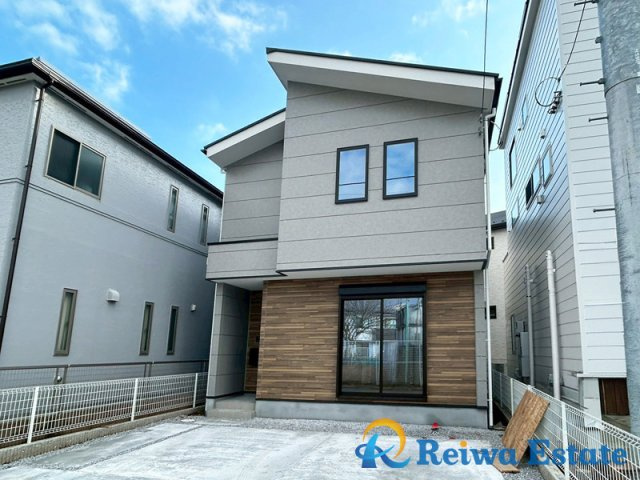 新築戸建　茅ヶ崎市香川1丁目の外観|生活のしやすいアプローチ、閑静な住宅地に佇む邸宅です♪