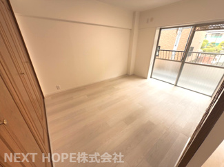 【洋室】 | シェトア塚口第一 | バルコニーに面した明るく開放的な洋室６帖です！！