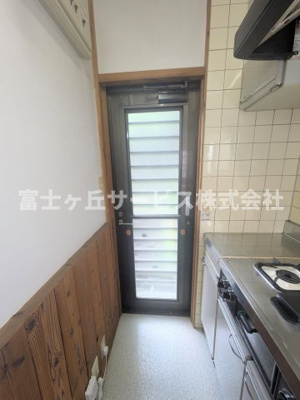 【その他】 | 袋井市愛野 中古戸建て | キッチン横に勝手口があります