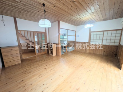 【居間・リビング】 | 袋井市愛野 中古戸建て | リビングダイニングです