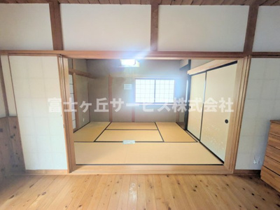 【和室】 | 袋井市愛野 中古戸建て | リビング横の和室です