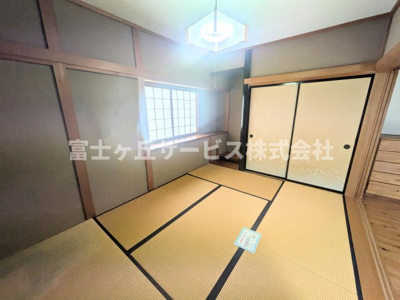 【和室】 | 袋井市愛野 中古戸建て | リビング横の和室です