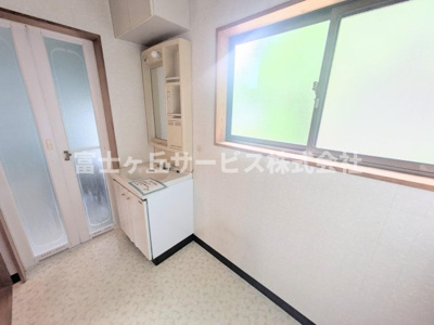 【脱衣所】 | 袋井市愛野 中古戸建て | 脱衣場です