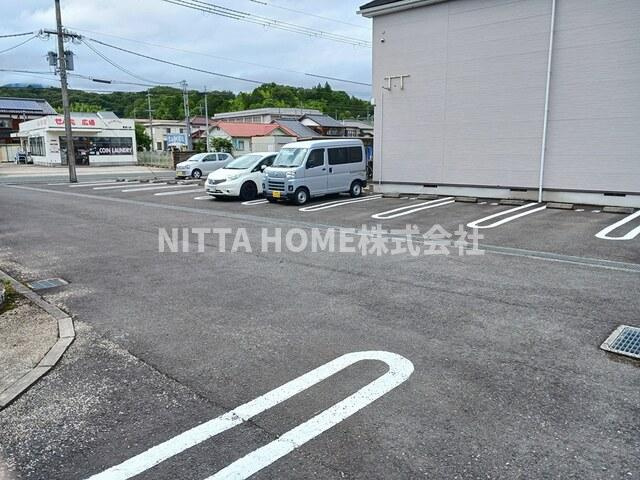 アーバン縄手Ｂの駐車場|敷地内に駐車場スペース確保しています！