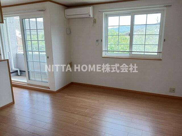 アーバン縄手Ｂの居間・リビング|リビング広々１３帖！！！