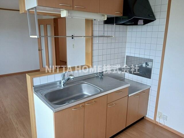 アーバン縄手Ｂのキッチン|人気のカウンターキッチンも魅力的◎