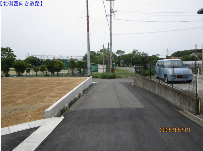 【前面道路含む現地写真】
