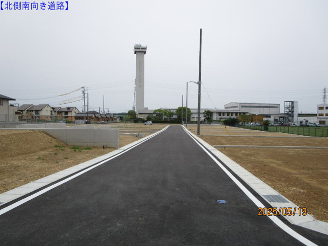 【前面道路含む現地写真】