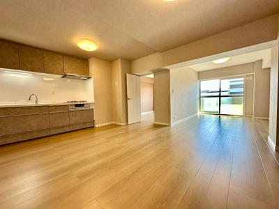 【居間・リビング】 | メゾンドール羽衣 | ゆったり過ごせる居間です