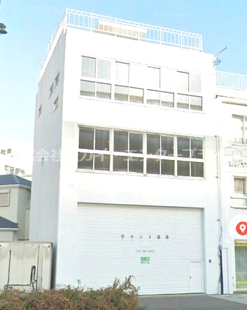 ヤーナパレスウエストの外観