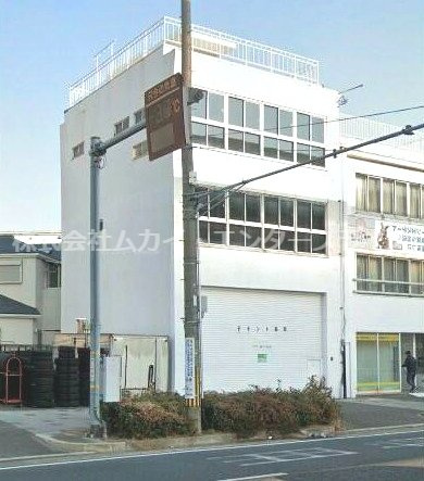 ヤーナパレスウエストの外観