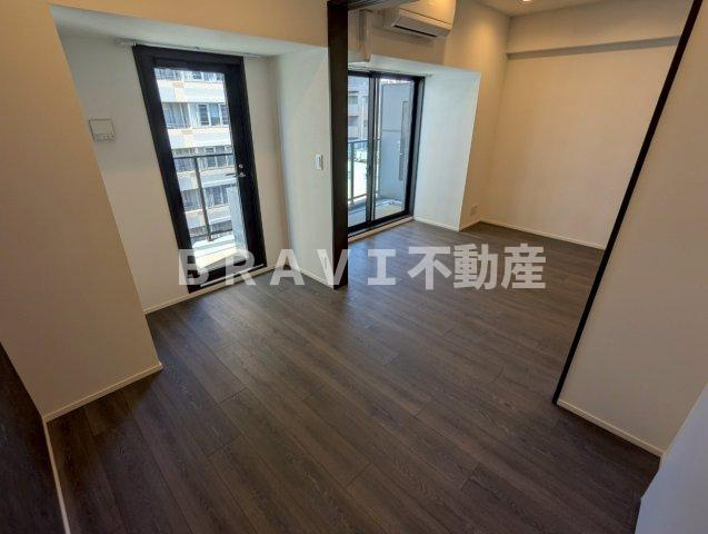 コンフォリア・リヴ谷町四丁目 BRAVI不動産の洋室