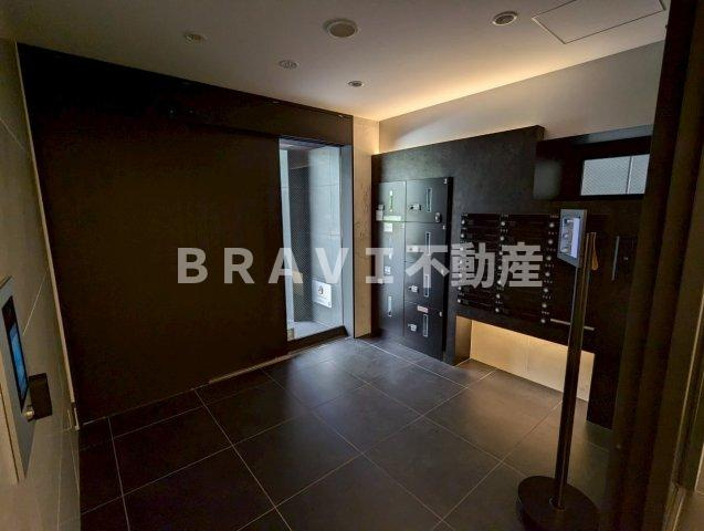 コンフォリア・リヴ谷町四丁目 BRAVI不動産のエントランス