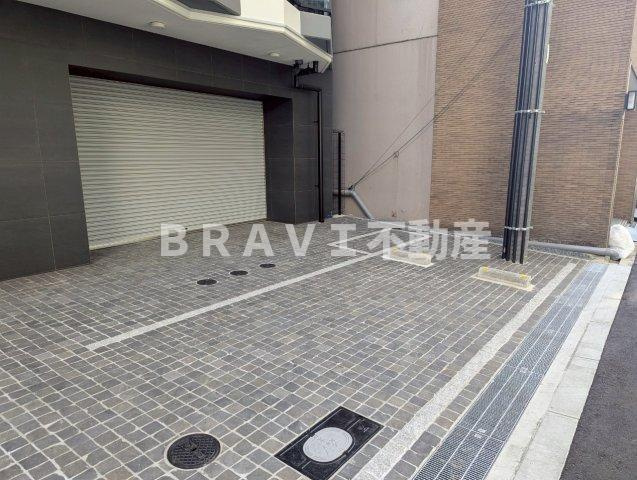 コンフォリア・リヴ谷町四丁目 BRAVI不動産の駐車場