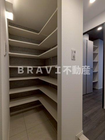 コンフォリア・リヴ谷町四丁目 BRAVI不動産の玄関