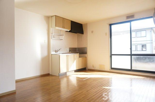 サンビレッジレグルスガーデンC棟の居間・リビング