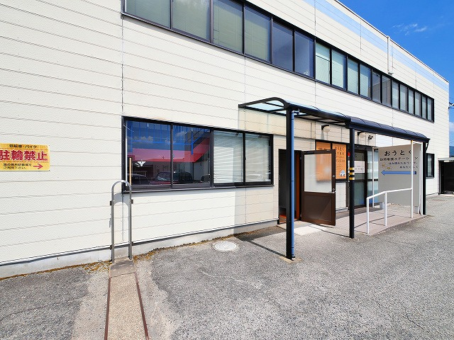 奈良事務機本社ビルAの駐車場