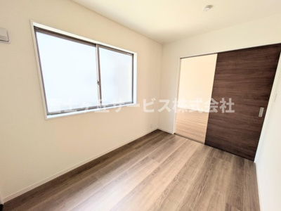 【洋室】 | 豊橋市牛川町 58期 新築一戸建て 1号棟 | リビング横の洋室です