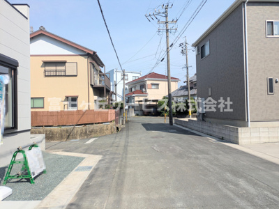 【前面道路含む現地写真】 | 豊橋市牛川町 58期 新築一戸建て 1号棟 | 前面道路です