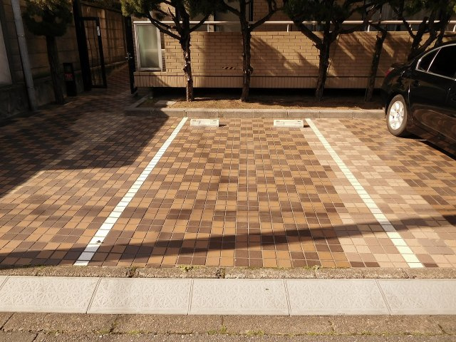西落合フラットの駐車場