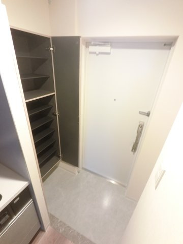 アロー東海神　３７番館の玄関