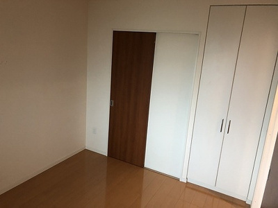 【その他】 | サーパス和歌山駅前 | 洋室（東側約６．４畳）※前回募集時／２０１８年４月の写真