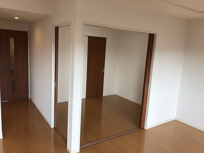 【居間・リビング】 | サーパス和歌山駅前 | 洋室約４．５畳　※前回募集時／２０１８年４月の写真