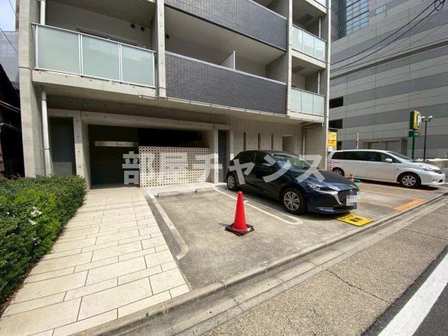 サニー鶴舞の駐車場