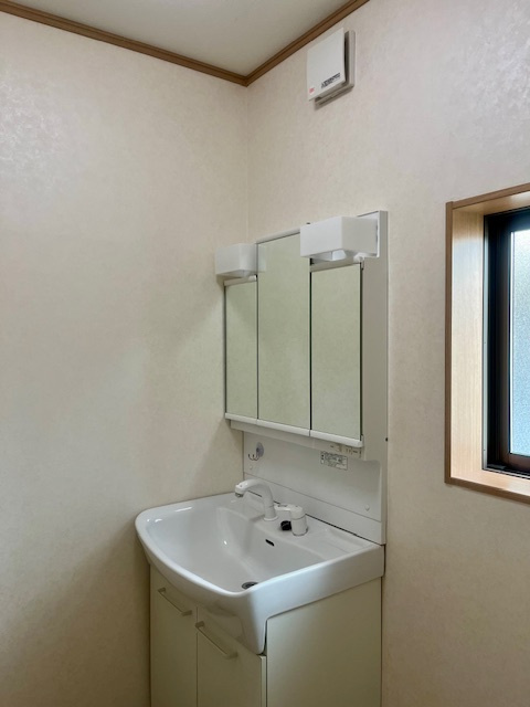 高島市新旭町旭中古戸建の洗面所