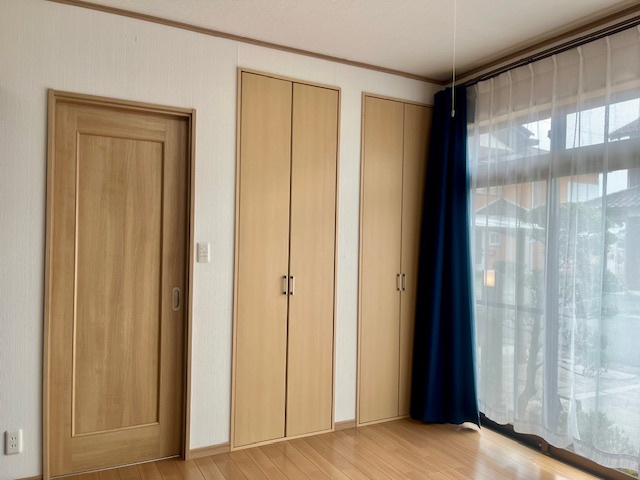 高島市新旭町旭中古戸建の洋室