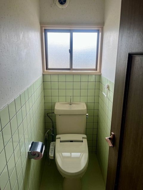 高島市新旭町旭中古戸建のトイレ