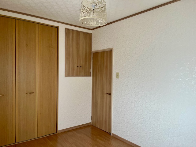 高島市新旭町旭中古戸建の洋室