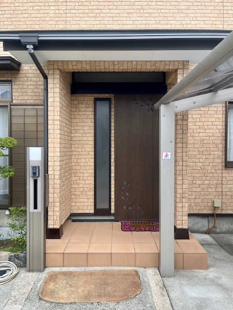 高島市新旭町旭中古戸建の玄関