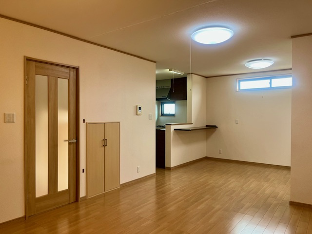 高島市新旭町旭中古戸建の居間・リビング