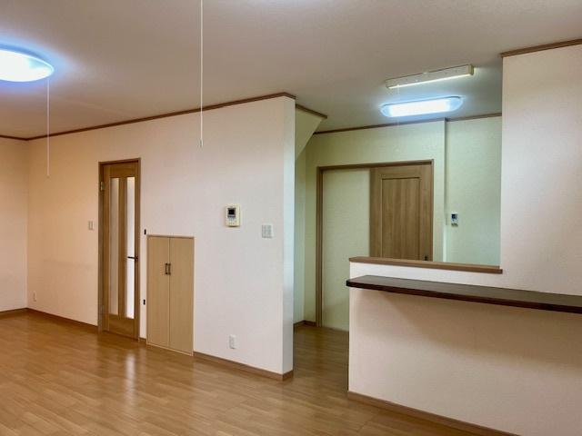 高島市新旭町旭中古戸建の居間・リビング