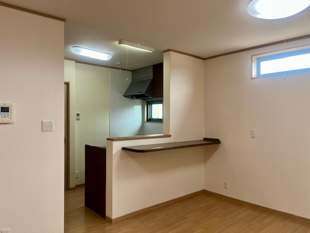 高島市新旭町旭中古戸建の居間・リビング