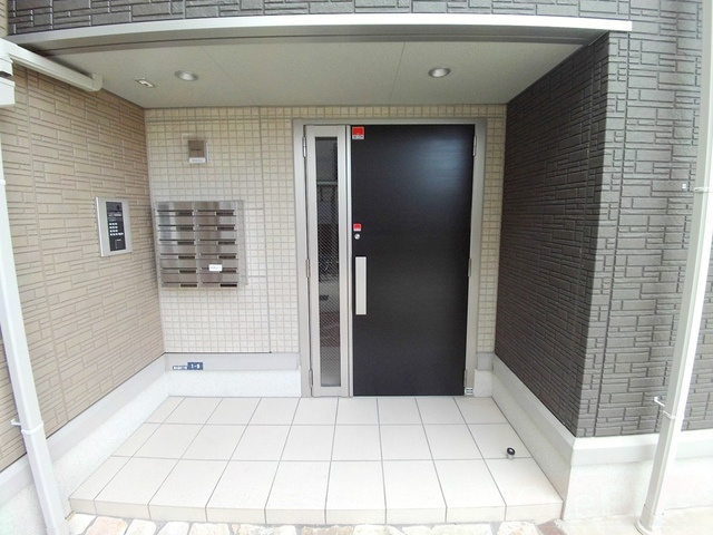 D-room灘北通のエントランス