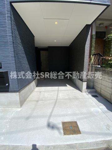 岩田町4丁目中古戸建の駐車場|ビルトインガレージは駐車スペース1台分あり、自転車・バイクも余裕で置けます！