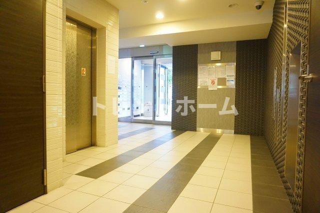 エスカーサ心斎橋EASTのエントランス|選べる家電プランあり！！