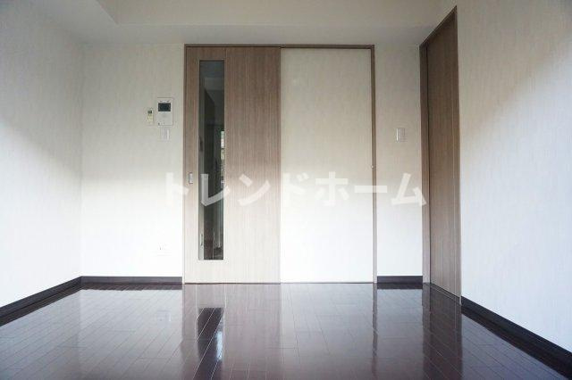 エスカーサ心斎橋EASTの居間・リビング|選べる家電プランあり！！