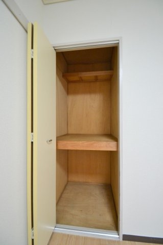 田中興産本社ビルの収納