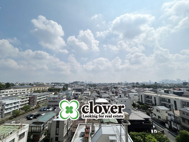【展望】 | グリーンビレッジ豊玉 | 眼前に広がる空の雄大さと、このお部屋の自慢の一つである「眺望」をご覧ください。毎日、この景色を独り占めできる新生活に夢が広がります。～即日のご見学可能～　お問合せはお気軽にどうぞ。