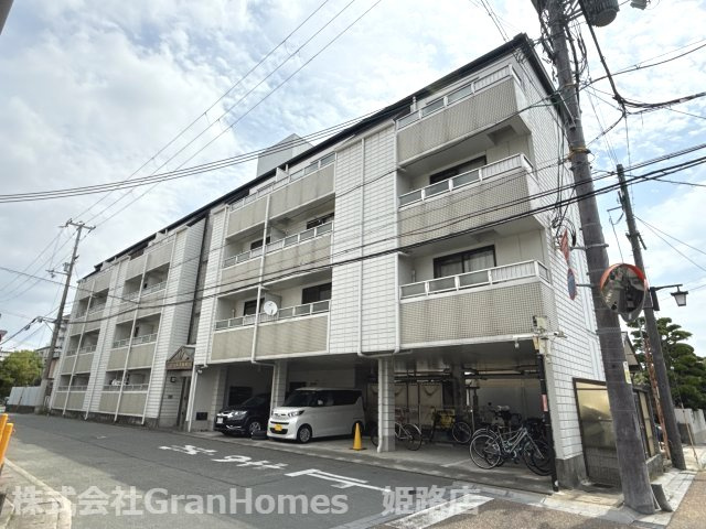 ジュネス船場の外観