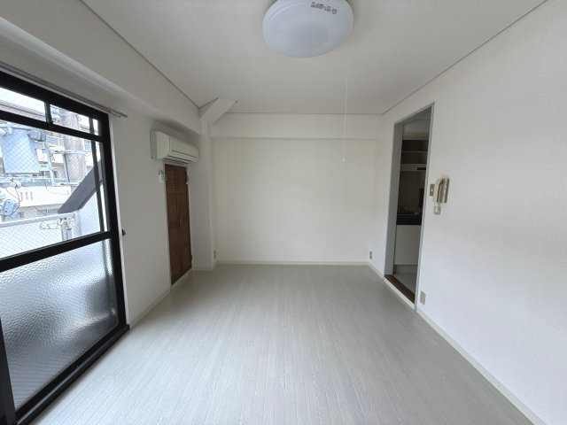 ジュネス船場の居間・リビング