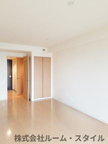 パークシティ武蔵小杉ミッドスカイタワーの居間・リビング|床暖房付き13.3帖リビングダイニング