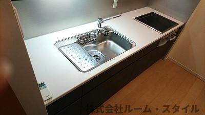 パークシティ武蔵小杉ミッドスカイタワーのキッチン|3.8帖のキッチン　IH3口コンロ　ディスポーザー　広いキッチンで毎日楽しく料理できます