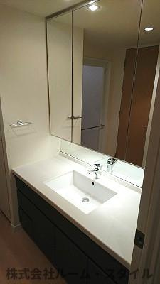 パークシティ武蔵小杉ミッドスカイタワーの独立洗面台|広くすっきりとした独立洗面台