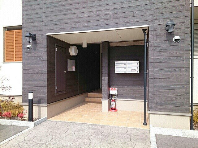 プランドール高安のエントランス