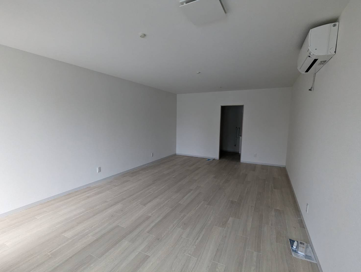 昭和中央3-2-4貸店舗の居間・リビング